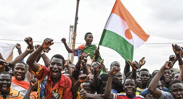 النيجر.. الآلاف يتظاهرون للمطالبة برحيل القوات الأميركية