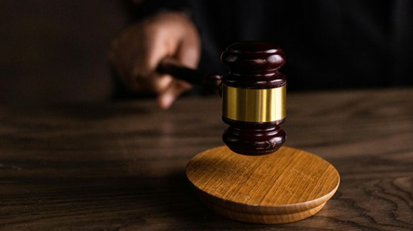 الحكم بـ10 سنوات سجنًا على طالب طب: التفاصيل