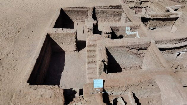 الكشف عن مدينة أثرية تحت الرمال في مصر